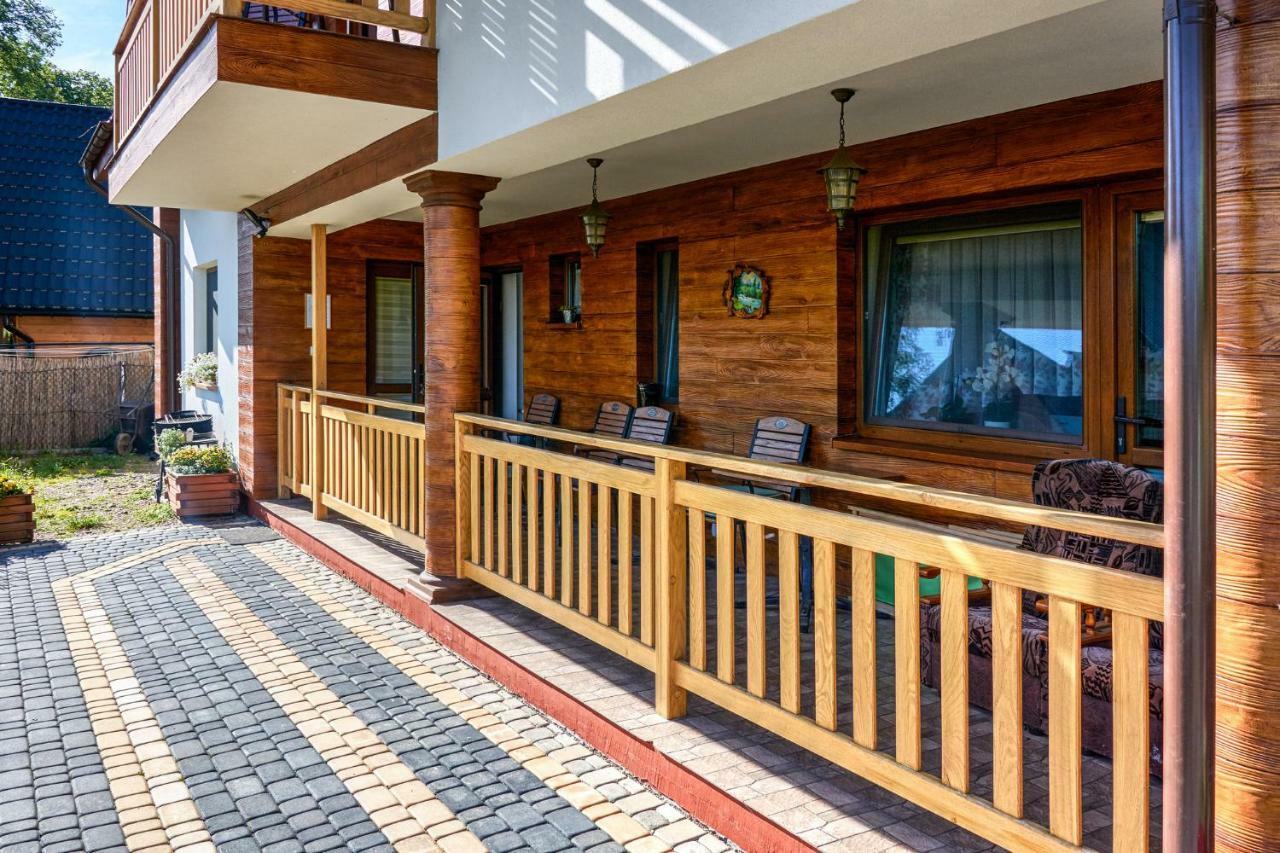 Domki I Pokoje U Borsa Lesko Exterior foto